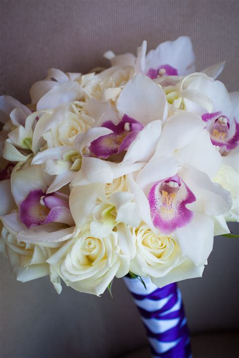 No bridesmaid's bouquet is complete without detailing the bare flower stems. Ballerina ribbon wrap on stems | Hawaii wedding, Ribbon ...