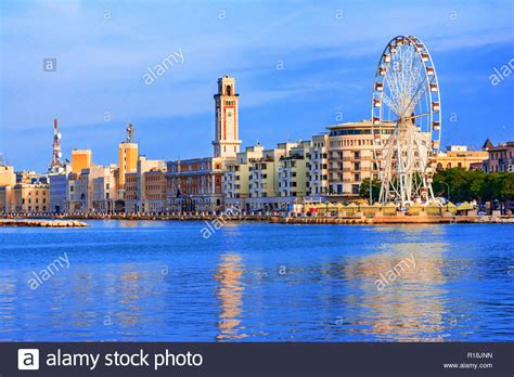 La région des pouilles ? Bari, région des Pouilles, Italie : Grande roue sur le ...