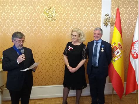 La resistencia 2x36 | no, no es manuela carmena. Polonia celebra en la Embajada de España su Fiesta Nacional