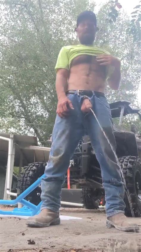 GAY REDNECK DADDY PISSING OUTSIDE 3 ThisVid Com