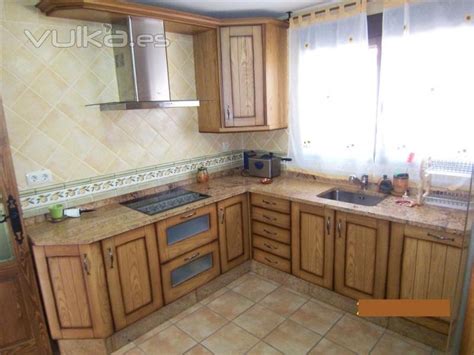 No sólo en lo que respecta a los muebles y superficies para cocinar, sino también a las cuando se trata de diseñar cocinas, el estilo rústico siempre está presente. Foto: COCINA AMUEBLADA CON ELECTRODOMESTICOS Y MUEBLES DE ...