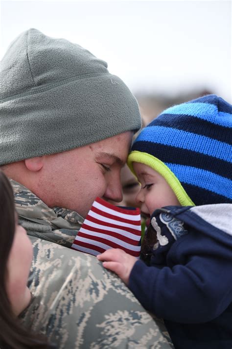 Check Out Our Top 8 Cutest Military Homecoming Picturesthe Sitrep