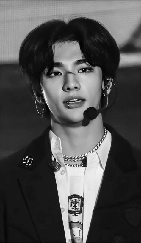 Stray kids seungmin felix stray kids kid memes brown aesthetic cute faces aesthetic pictures kpop celebrities black grunge. #straykids #skz #스트레이키즈 #hyunjin #hwanghyunjin | Foto ...