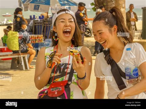 Filles Thaïlandaises Pattaya Banque De Photographies Et Dimages à Haute Résolution Alamy