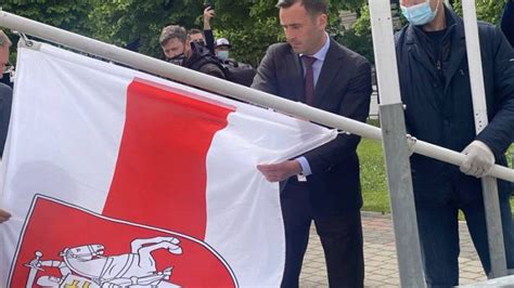 «Вслед за флагом Белоруссии»: В Риге сняли флаги Международной ...