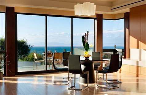 We love movie night with pizza in front of the tv too. 20 Dashing Dining Rooms With A Scenic Ocean View