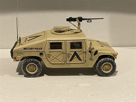Academy 135 M1025 Hmmwv Humvee Finescale Modeler Essential