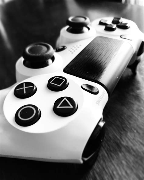 Ps4 Controller Bandw Gaming Wallpapers Best Gaming Wallpapers Retro