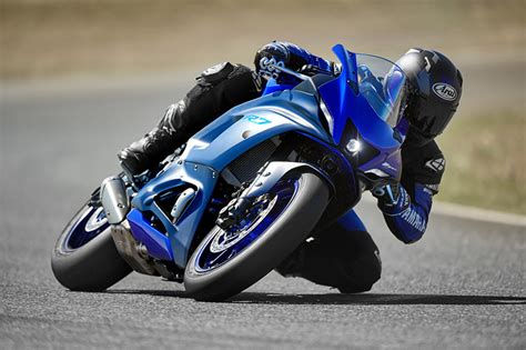 Yamaha Yzf R First Look Review Rider Magazine