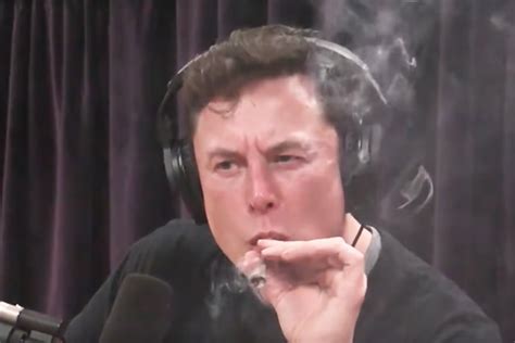 Tesla Sofre Novo Abalo Com Vídeo De Musk Fumando Maconha Veja