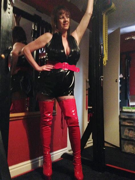 Cheshire Mistress Victoria Requires Slaves And Submissives