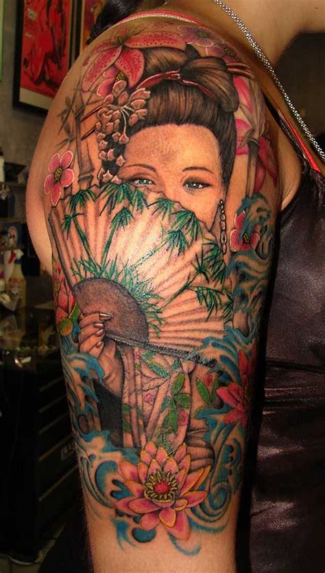 тату на пол руки гейша закрывающая лицо веером Искусство татуировки