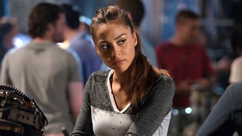 The 100 Lindsey Morgan On Raven Beginning Season 3 The Worse She S Ever Been Ign