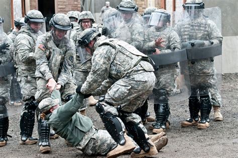 Us Army Domestic Quick Reaction Force Riot Control Training Photos Public Intelligence