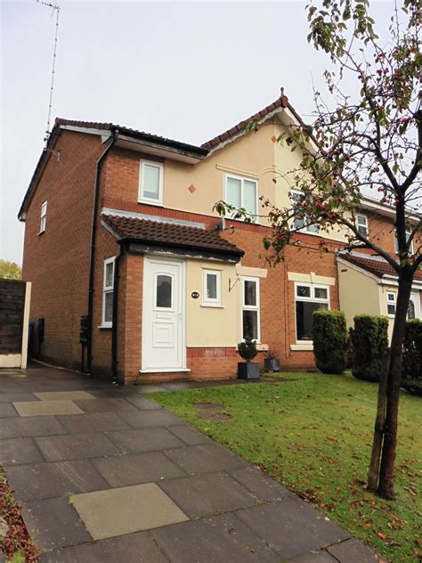 3 Bedroom Semi Detached House Let In Manchester M24