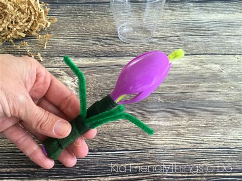 A Plastic Spoon Spring Flower Craft For Kids Kid