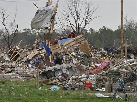 Us At Least 7 Killed Several Hospitalised After Tornadoes Tears