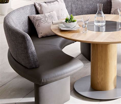 Intimate And Affectionate Dining Atmospheres With Curved Banquette