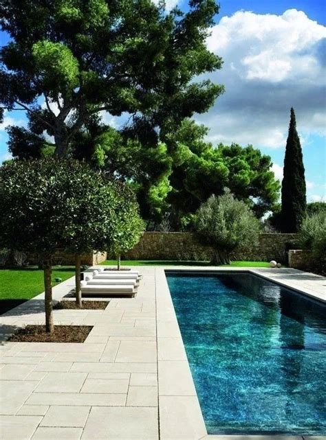 45 Amazing Minimalist Pool Decoration Ideas For Your Backyard 3