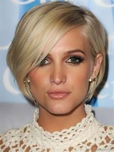 Cool Short Bob Hairstyle With Side Swept Bands