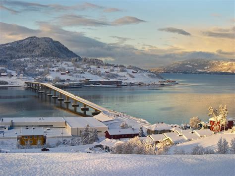 It is part of the sunnmøre region. Sykkylven - tourist sights on the map