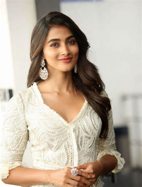 Welcome to life andhra tv, watch here pooja hegde yoga at home #poojahegde #lifeandhratv stay tuned to our channel. Pooja Hegde biography, wiki, age, family, movies, Photos