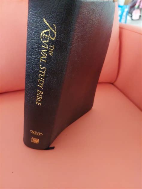 The Revival Study Bible Nkjv Black Leather Hobbies And Toys Books