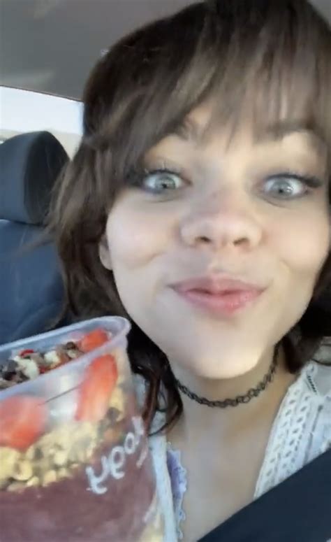 Fruity Ts Kate Zoha Acting Silly In Her Car Selfie Tran Selfies