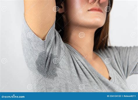 La Mujer Se Siente Mal Por El Problema Del Olor Corporal Foto De