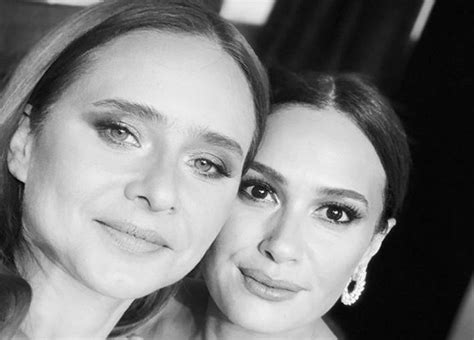 وقد تخلل الفيلم مشاهد مثيرة تفاوتت ما بين البعد النفسي والرعب، ويشار إلى أن الفيلم من بطولة كريم عبد العزيز، نيللى كريم، شيرين رضا، وهند صبرى ، تأليف أحمد مراد،وإخراج مروان حامد. صور - نيللي كريم: انتظروني مع هند صبري قريبًا | خبر | في الفن