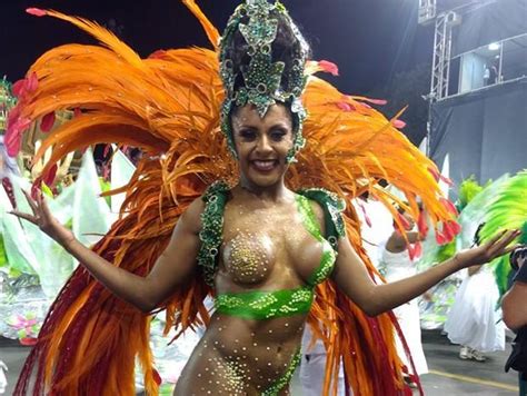 Конфуз в ритме самба На карнавале в Бразилии танцовщица потеряла