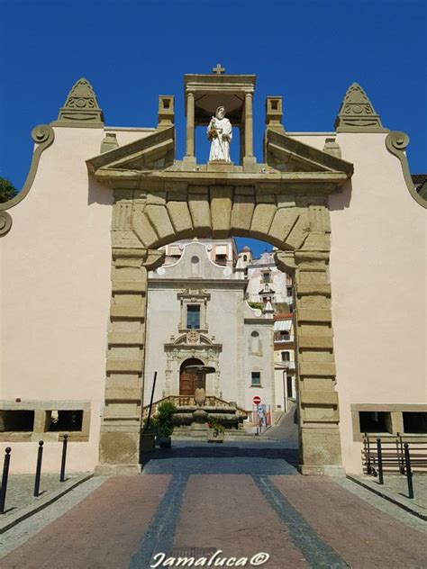 Porta Di San Francesco Da Paola Calabria Calabria Mansions House Styles San Francesco Home
