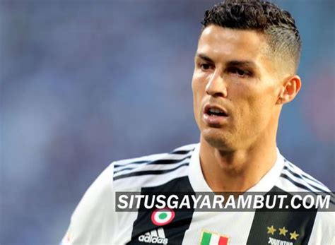 Juventus 2 1 sassuolo ronaldo scores first juventus 06 08 2019 waktu itu ronaldo secara mengejutkan memotong rambutnya dengan gaya yang sangat unik. 12+ Gambar Potongan Rambut Ronaldo Terbaru, Info Top!