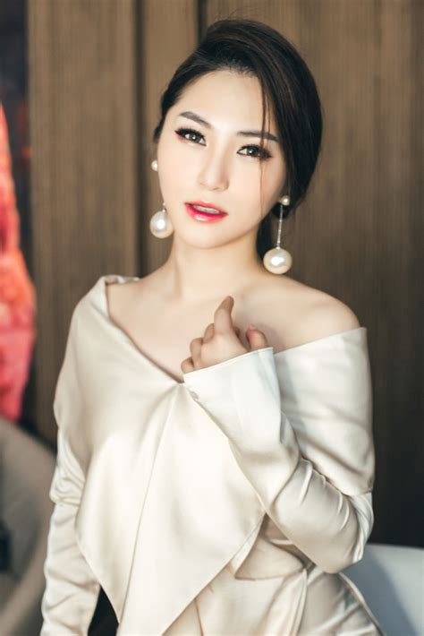 Mời quý khách soạn tin theo cú pháp: Top 14 bài hát hay nhất của ca sỹ Hương Tràm - Toplist.vn