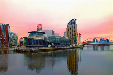 From wikimedia commons, the free media repository. Tour de arquitectura en Mánchester - Salford Quays ...