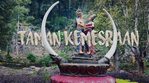 Taman Kemesraan Tempat Wisata Viral di Pujon Malang - Tempat Wisata