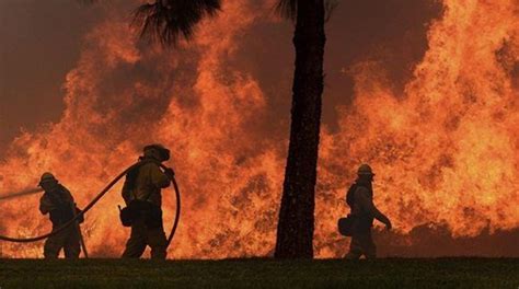 Bautizado carr, el incendio en las afueras de la ciudad de redding, donde viven unas. Bomberos batallan contra los incendios en California | Cubadebate