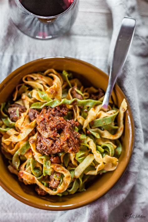 Pasta di semola di grano duro. Tagliatelle paglia e fieno - Straw and hay tagliatelle ...