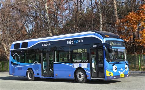 hyundai fuell cell buses in south korea the first out of 30 started operations in seoul