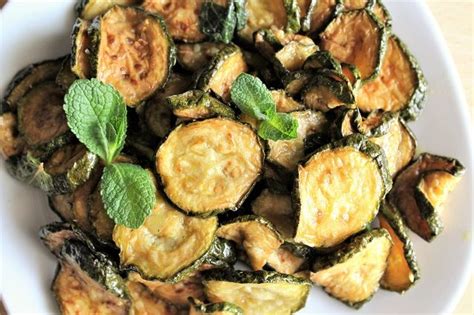 Scapece is italian for fish or vegetables fried and preserved for a short time in vinegar along with mint and often garlic and other. Zucchine alla scapece: la ricetta napoletana ed i consigli