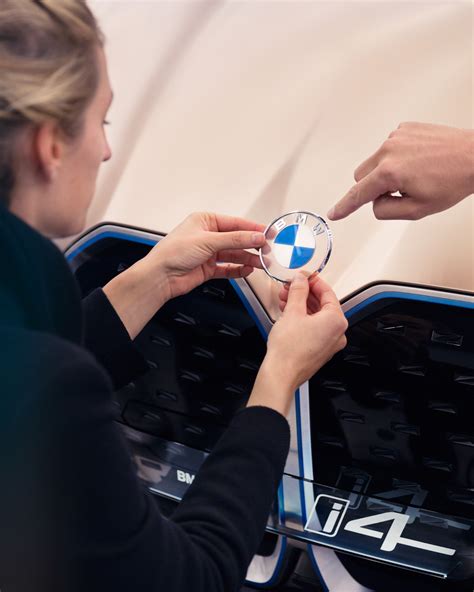 BMW เปลี่ยนโลโก้บริษัทใหม่ ครั้งแรกในรอบ 23 ปี