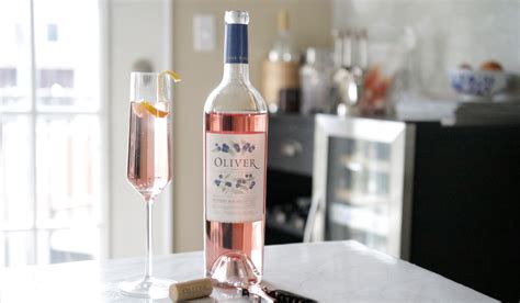 Wine Cocktails | Blueberry Moscato Blue '72 | Oliver Winery