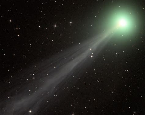 One Of A Kind Comet Flies Across The Night Sky Visible From South