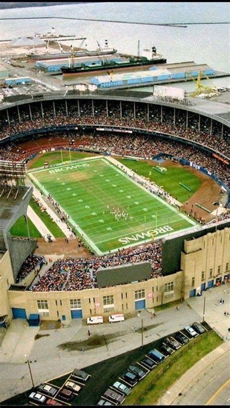 Pin By Devin Hall On Vintage Stadiums Nfl Stadiums Cleveland Browns