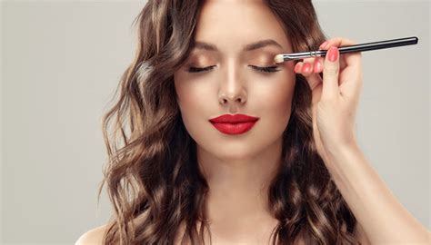 Types Of Makeup Looks Explore Airbrush Hd Makeup And More Nykaas