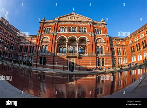 The Victoria And Albert Museum Courtyard London Stock Photo Alamy