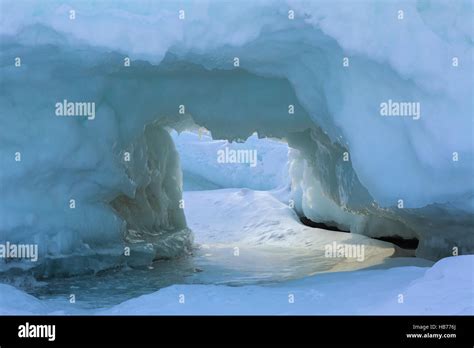 Snow Caves Of Ice Stock Photo Alamy