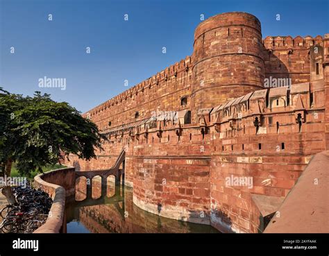 Rampart Of Agra Fort Agra Uttar Pradesh India Stock Photo Alamy