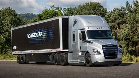 Daimler Trucks Opens Preorders On Its Ecascadia And Em2 Electric Trucks