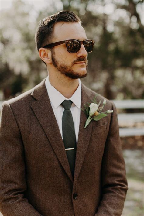 The last decade has seen suits as mentioned before, a suit like this should be on the shortlist of 'best suits for men'. 7 Outfit Options for the Groom | Green wedding suit, Brown ...